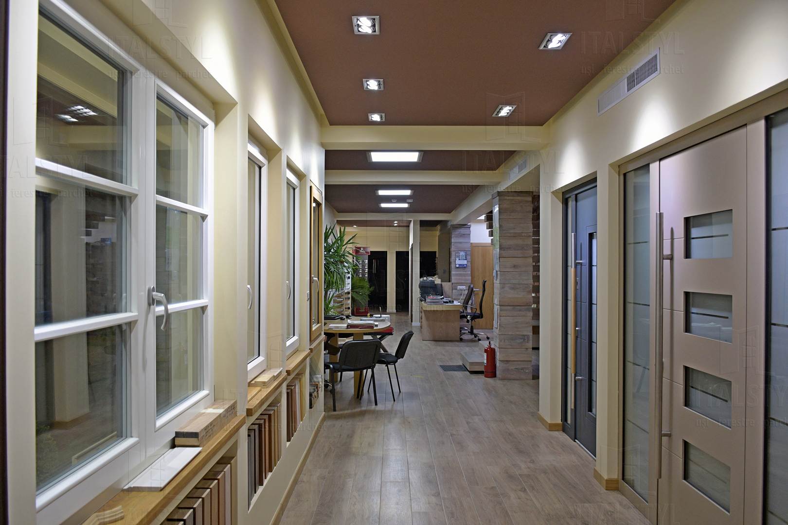 Showroom Ital Styl - uși intrare ferestre